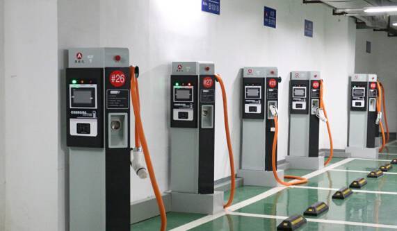 技术迭代太快，中国15万个公共充电桩面临"淘汰"窘境