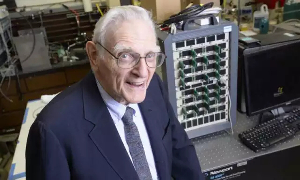 固态电池，锂电池之父，锂电池储能,锂电池储存电量,锂电池之父,固态电池