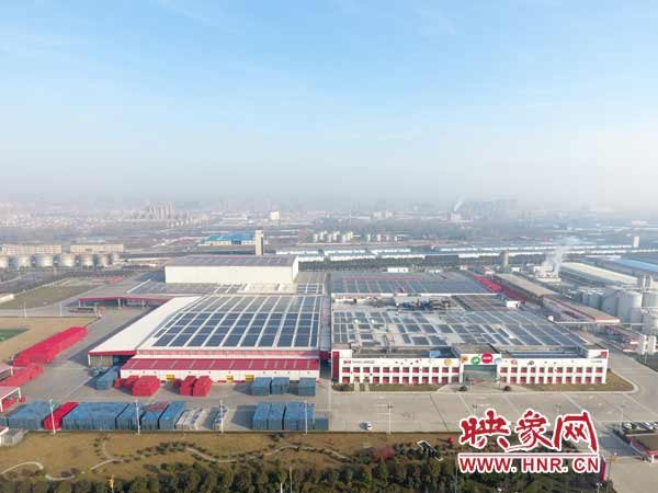 河南企业给4.5万平厂房屋顶换“新装” 光伏发电一年节约400万度