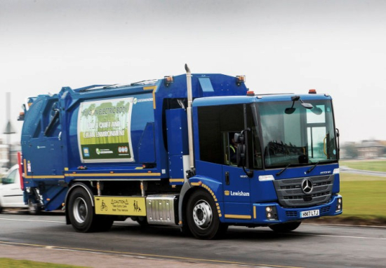 奔驰Econic电动压缩式垃圾车在伦敦投入使用