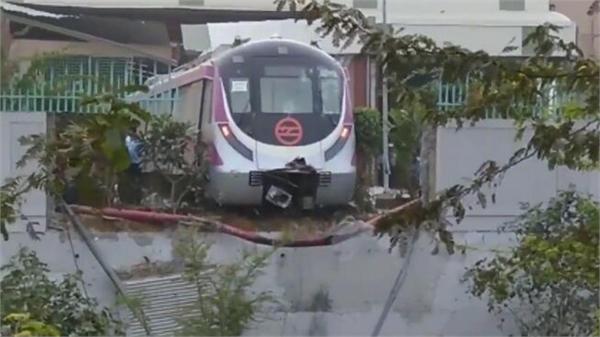 搞笑！印度无人驾驶地铁撞墙因忘记刹车 网友：莫迪要来就尴尬了