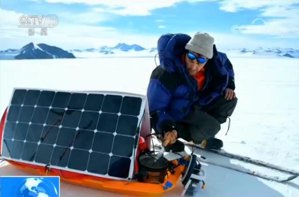 父子靠太阳能等可再生能源完成南极徒步旅行57天