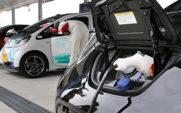 日本考虑放宽限制 或将允许加油站安装充电桩