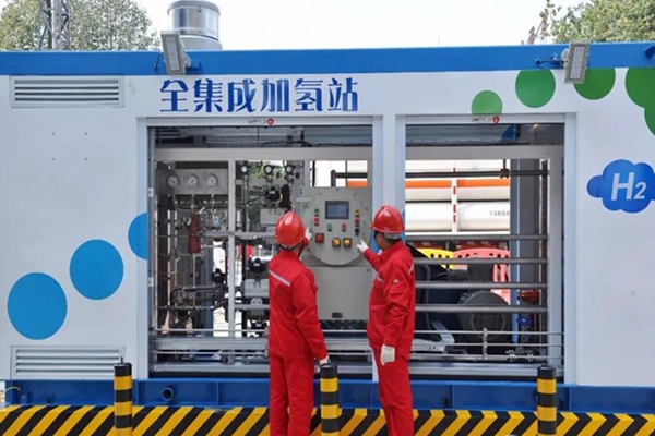 西南首个加氢示范站在蓉启用 “四川造”氢燃料电池客车开跑