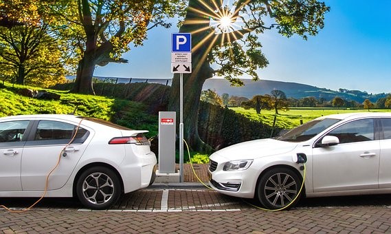 两会聚焦丨新能源汽车五大话题 你最关心哪一个？