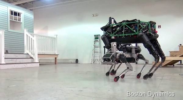波士顿力公司宣布推出首款商用产品——Spot的四足机器人