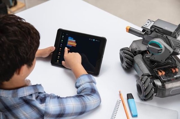 大疆推首款教育机器人RoboMaster S1，可在线学习编程知识