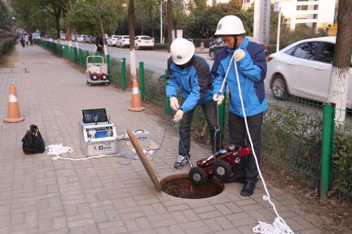 管网养护用上管道机器人 雨水管提前“清肠”迎汛期