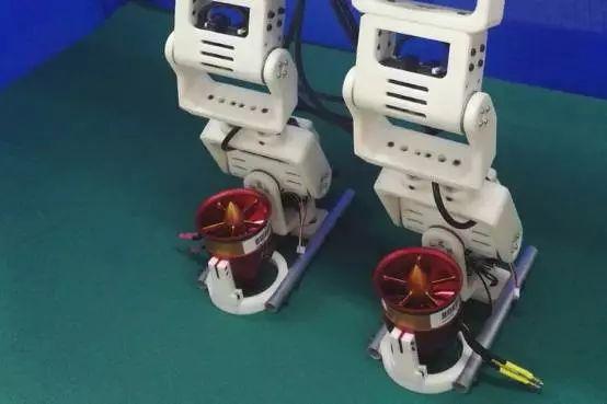 机器人已练就“自动平衡术”     未来可用于救灾 