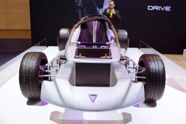 充满未来感与现实感的3D打印超级轿跑
