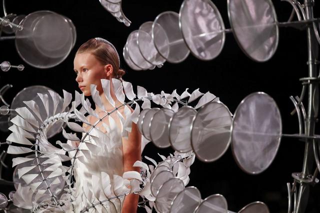 巴黎时装周，当时尚遇到科技，3D打印裙子惊艳全场