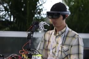 体验未来黑科技！BCI脑控机器人亮相2019世界机器人大赛总决赛