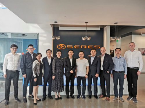 重庆两江新区代表团参观金康新能源硅谷研发中心，肯定科技创新实力