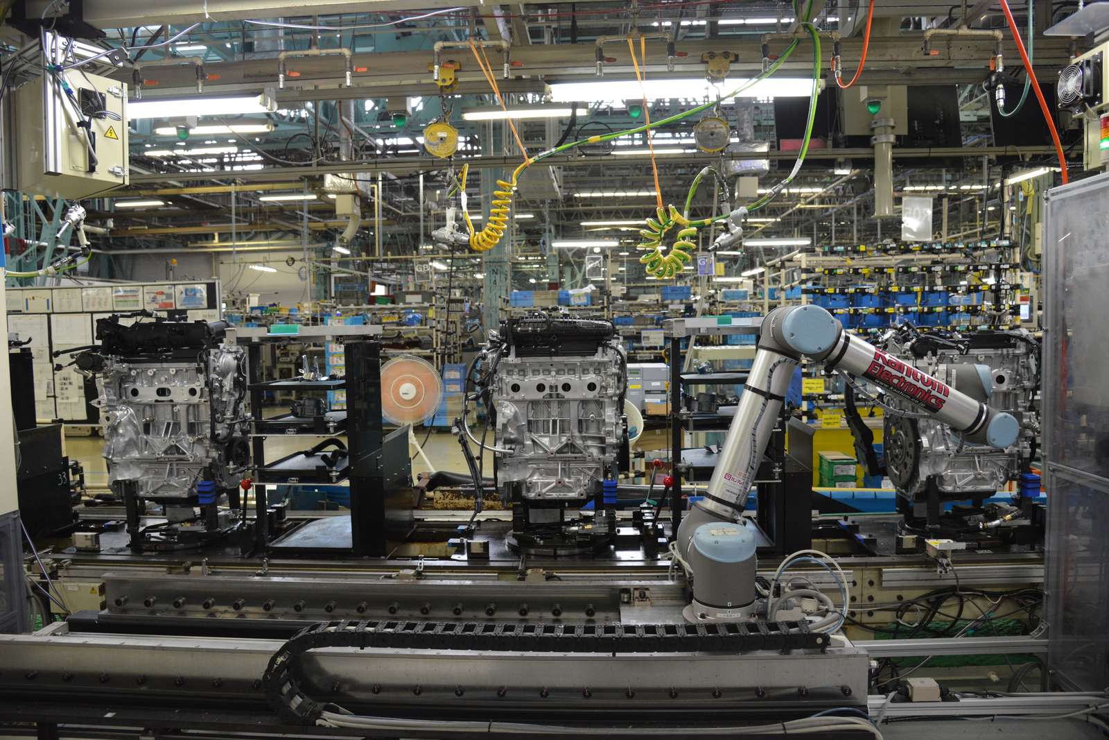 优傲机器人助力日本汽车工厂自动化，解决劳动力短缺及节拍超时问题