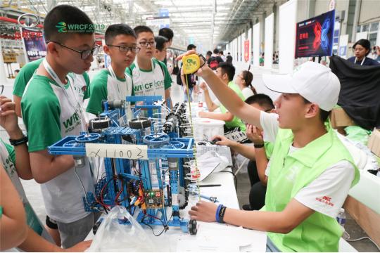 世界机器人总决赛开幕，长城汽车智慧工厂上演巅峰科技对决