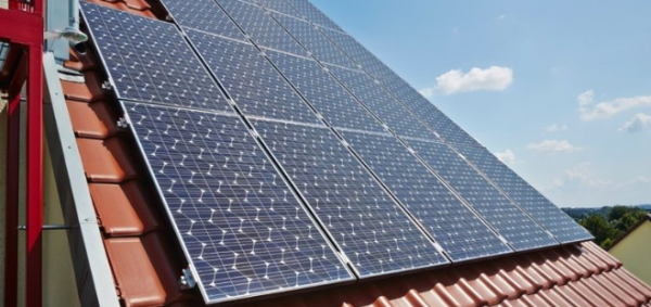印度屋顶太阳能发电和储能发展的阻碍有哪些？