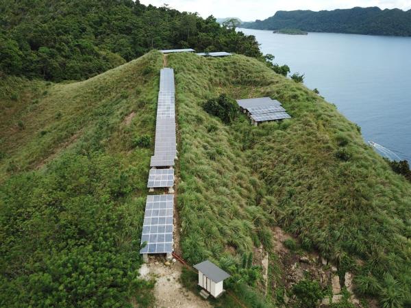 印尼这座小岛装有两个太阳能+储能微电网 可满足一半的能源需求