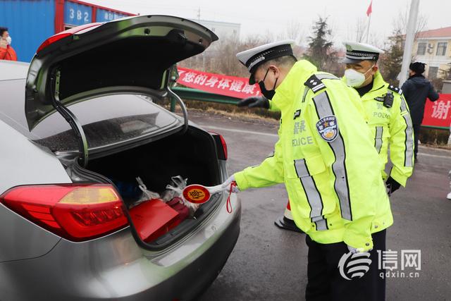 疫情就是警情 城阳交警坚持奋斗在一线