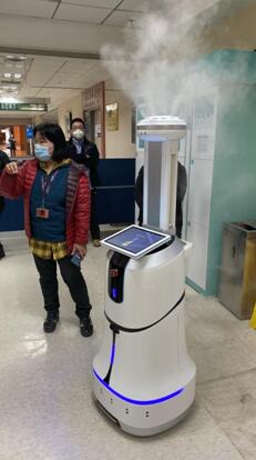 小笨智能消毒机器人助力清华长庚医院抗“疫”之战