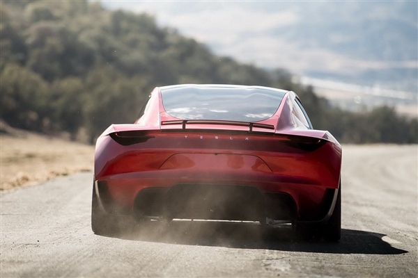 特斯拉亮大招！马斯克自曝年底量产Roadster 百公里加速仅2.1秒