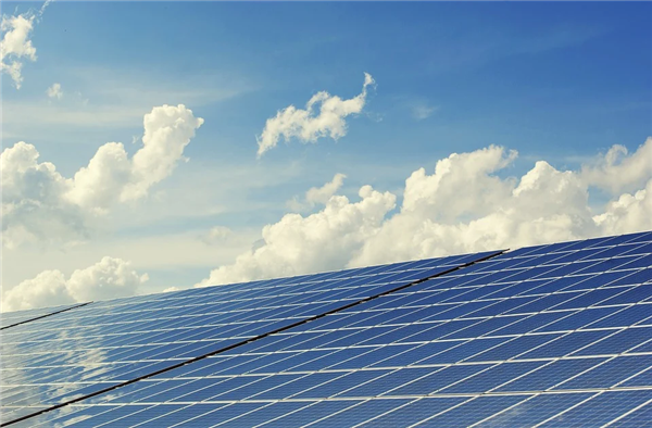 打破世界纪录！科学家研发出转化效率接近50%的太阳能电池