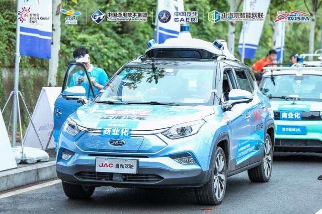 13支车队同场竞技，重庆金海大道上演一场无人驾驶争霸赛
