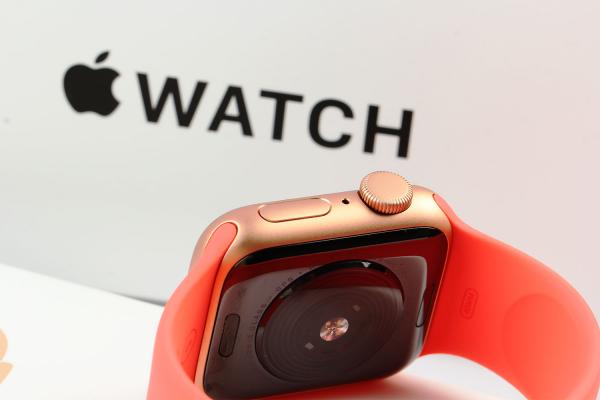 E开箱：比性价比，这次的Apple Watch SE牟足了劲