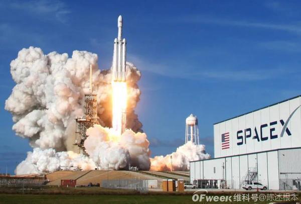 陈根：马斯克的SpaceX，跑在太空最前线