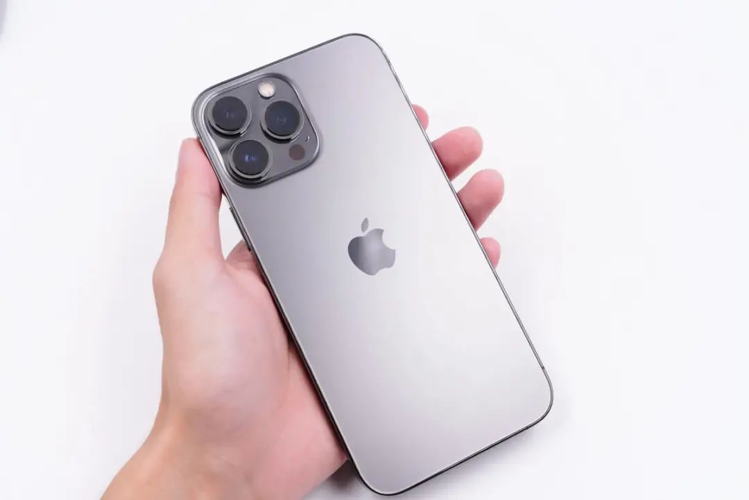 苹果iPhone13 Pro Max充电功率揭晓：有惊喜！