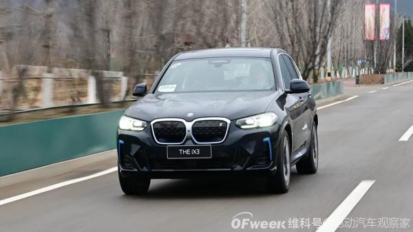 新BMW iX3试驾：外观升级，纯粹驾控延续