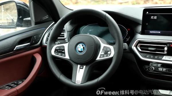 新BMW iX3试驾：外观升级，纯粹驾控延续