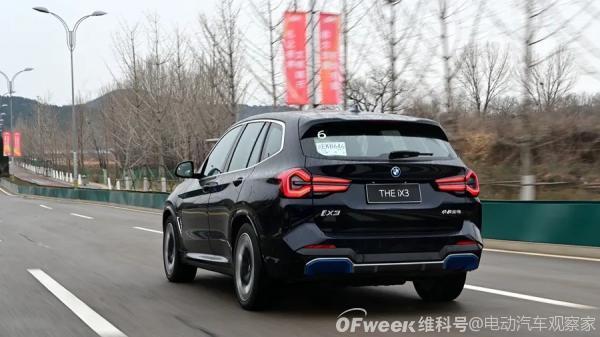 新BMW iX3试驾：外观升级，纯粹驾控延续