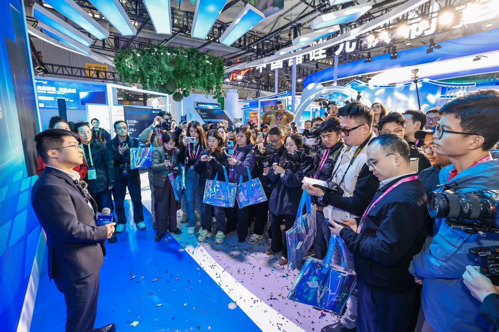 技术赋能,价值共赢!琏升光伏天王星Pro、金星Pro异质结(HJT)多分片组件重磅发布 技术赋能,价值共赢!琏升光伏天王星Pro、金星Pro异质结(HJT)多分片组件重磅发布