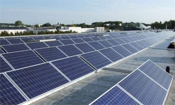 与此同时,太阳能光伏发电技术的日益成熟与光伏发电产品的持续供应