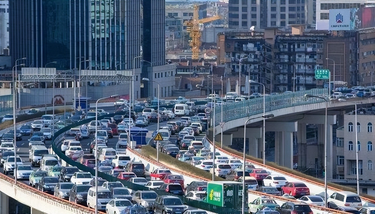 明年起上海插混含增程车不能上绿牌了，影响了谁？下一个城市是哪